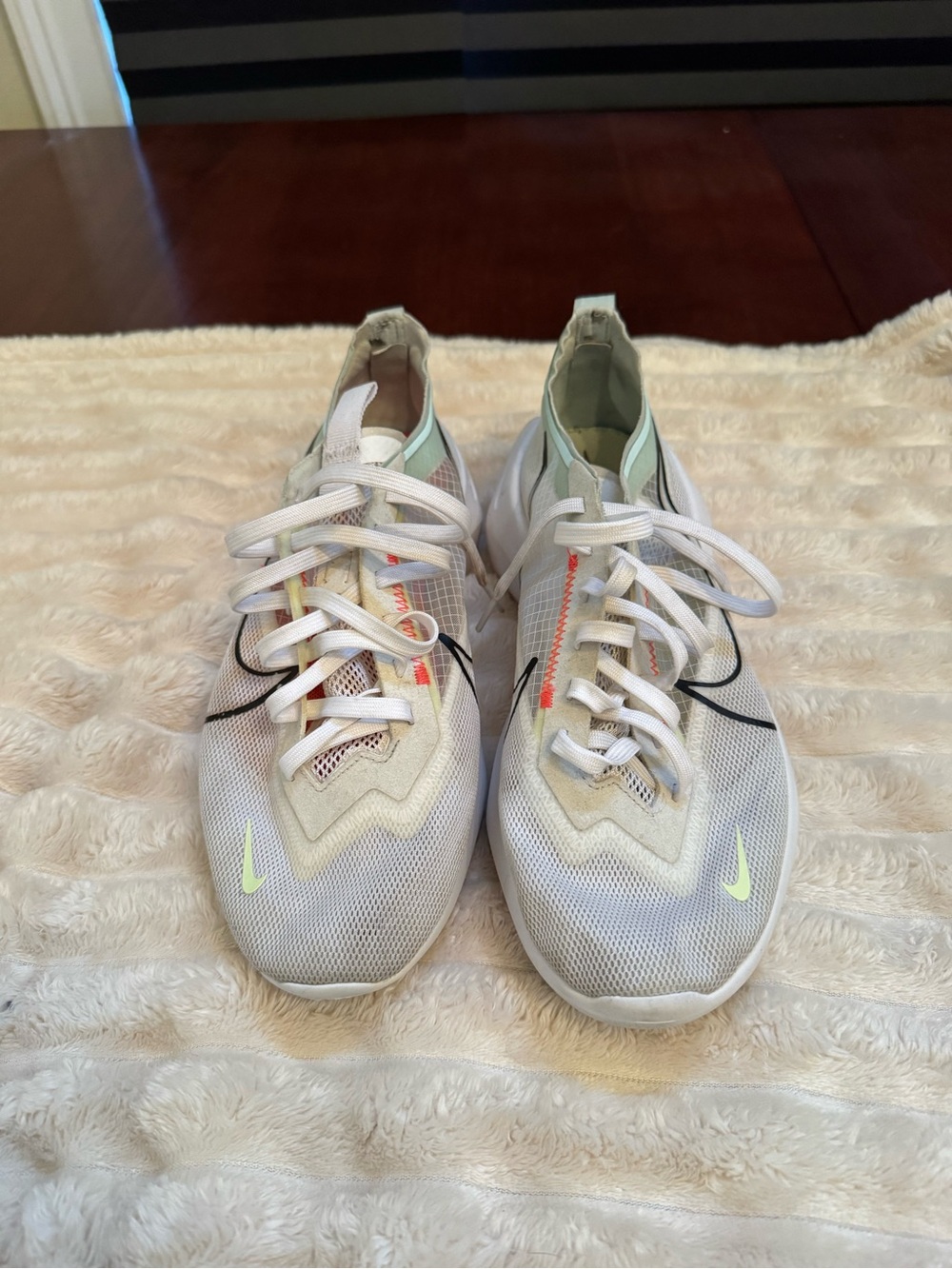 Nike Vista Lite Sneakers Women’s 9.5 White Black Barely Volt CI0905-102